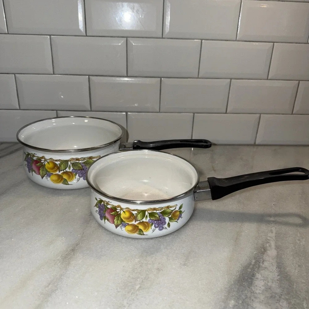 Set Of 2 vintage enamelware Saucepans With Fruit Motif OLA000‎
